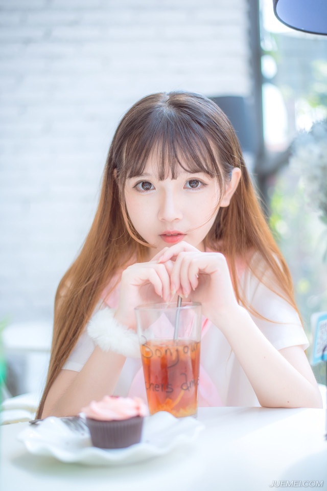 “也就是说……”魏延一脸恍然的看向庞统。